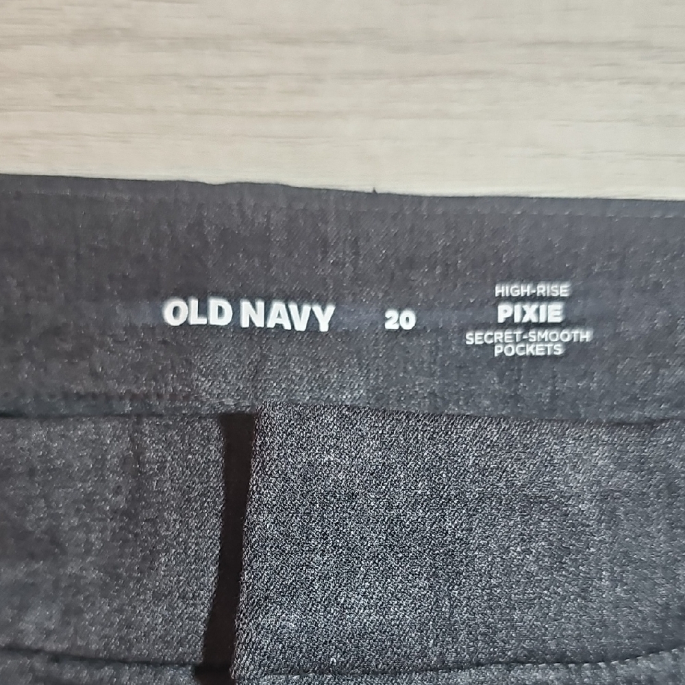 Old Navy Charcoal High-Rise Pixie Pants - Picture 2 of 3